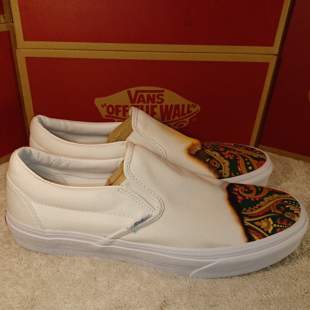 Vans Men's 10.5 Slip On Big Reveal True White Paisley Fire VN000XG8AZQ